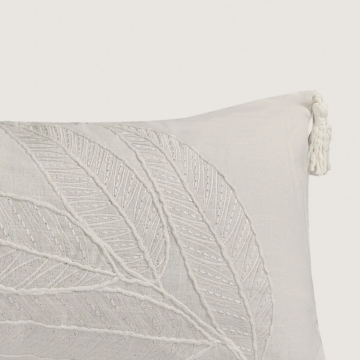 COJÍN MAISON LINETT HOJAS TEXTURA 35X90 CM BLANCO - 4