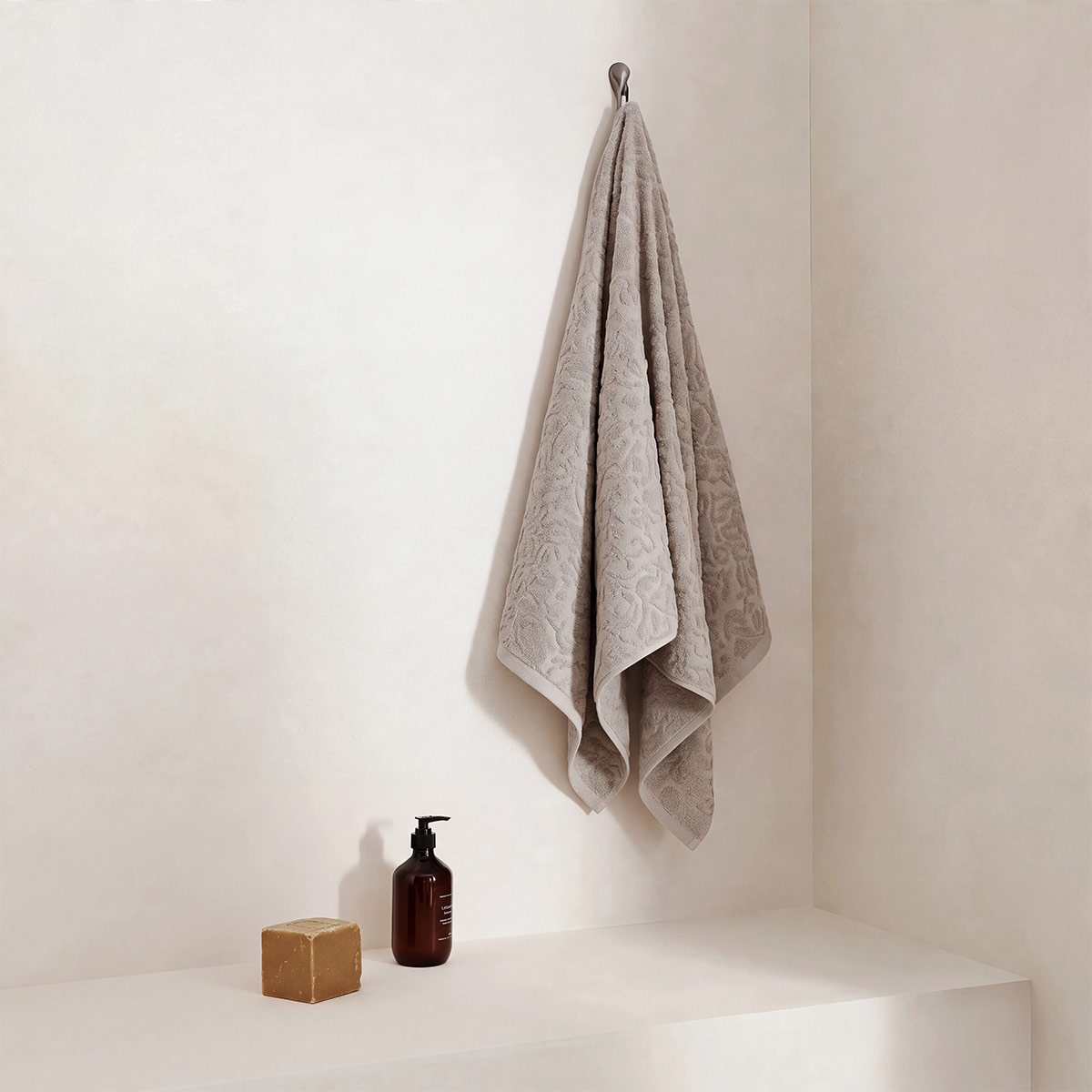 TOALLA DE BAÑO RIPLEY HOME JACQUARD 70X140 CM GRIS  - 1