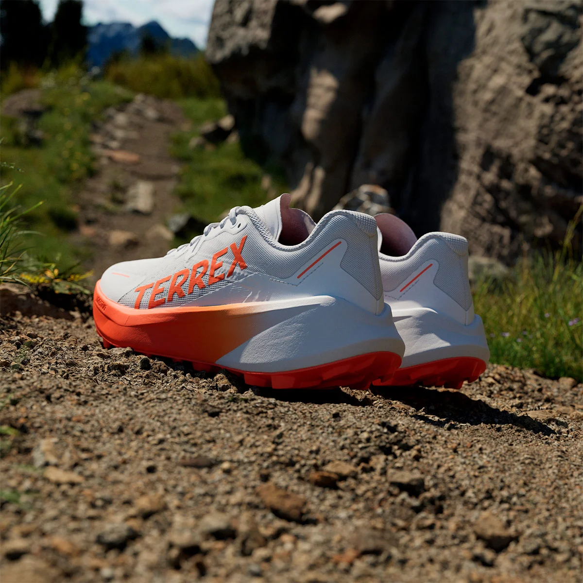 ZAPATILLAS MUJER ADIDAS HIKING BLANCO TERREX AGRAVIC 3 - 9