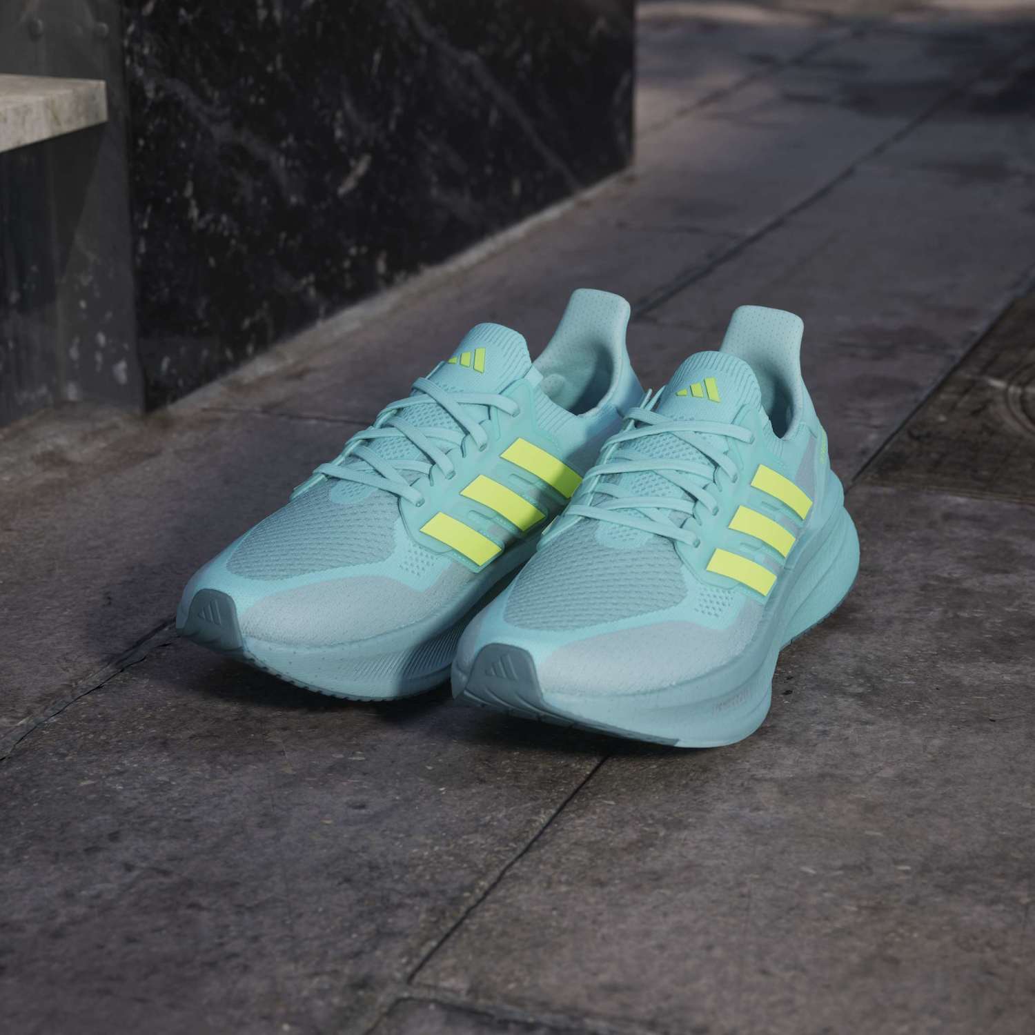 ZAPATILLAS MUJER RUNNING ULTRABOOST 5 - 7