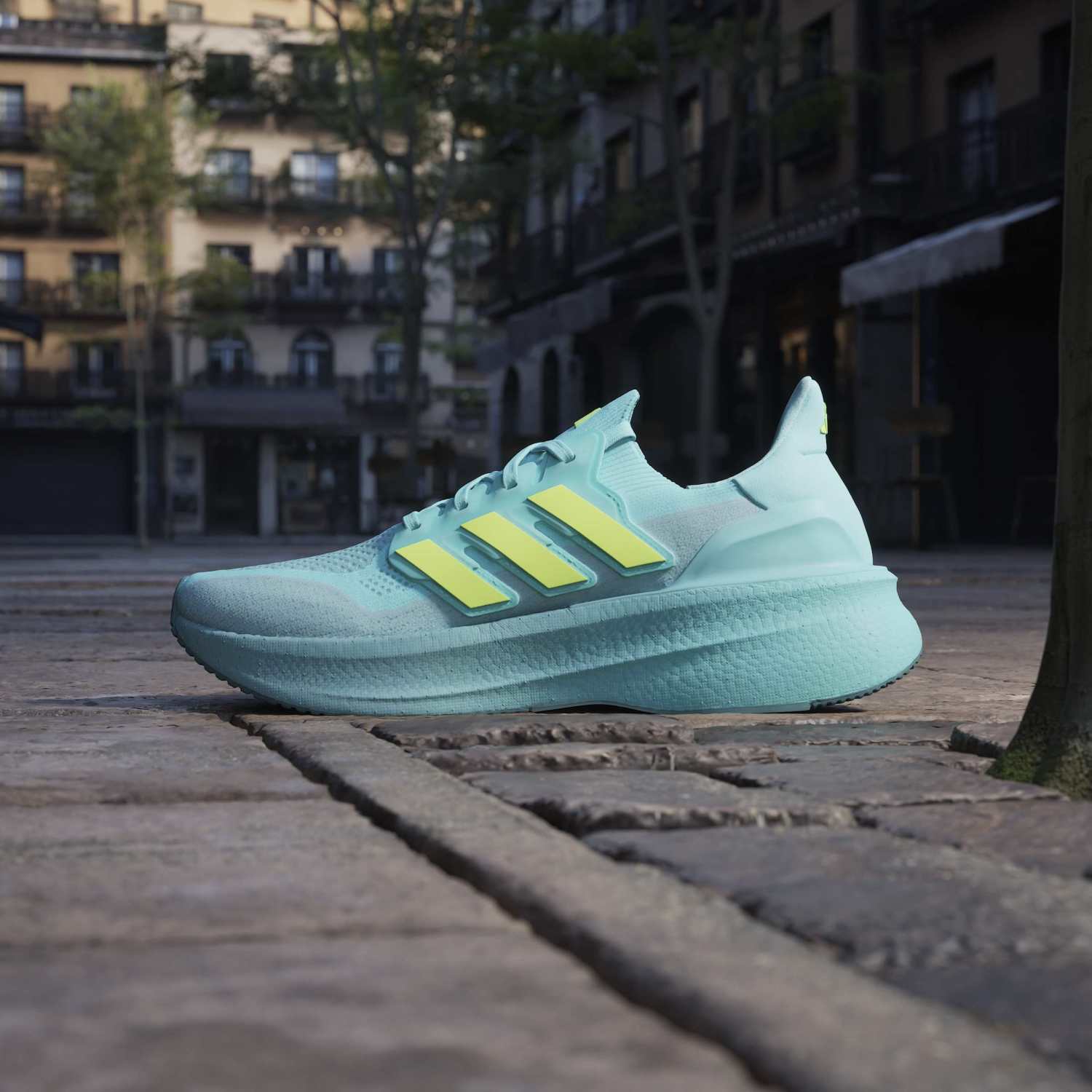 ZAPATILLAS MUJER RUNNING ULTRABOOST 5 - 6