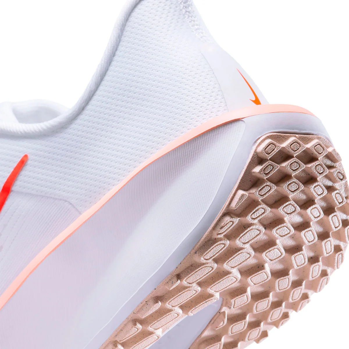 ZAPATILLAS MUJER NIKE RUNNING BLANCO QUEST 6 - 5