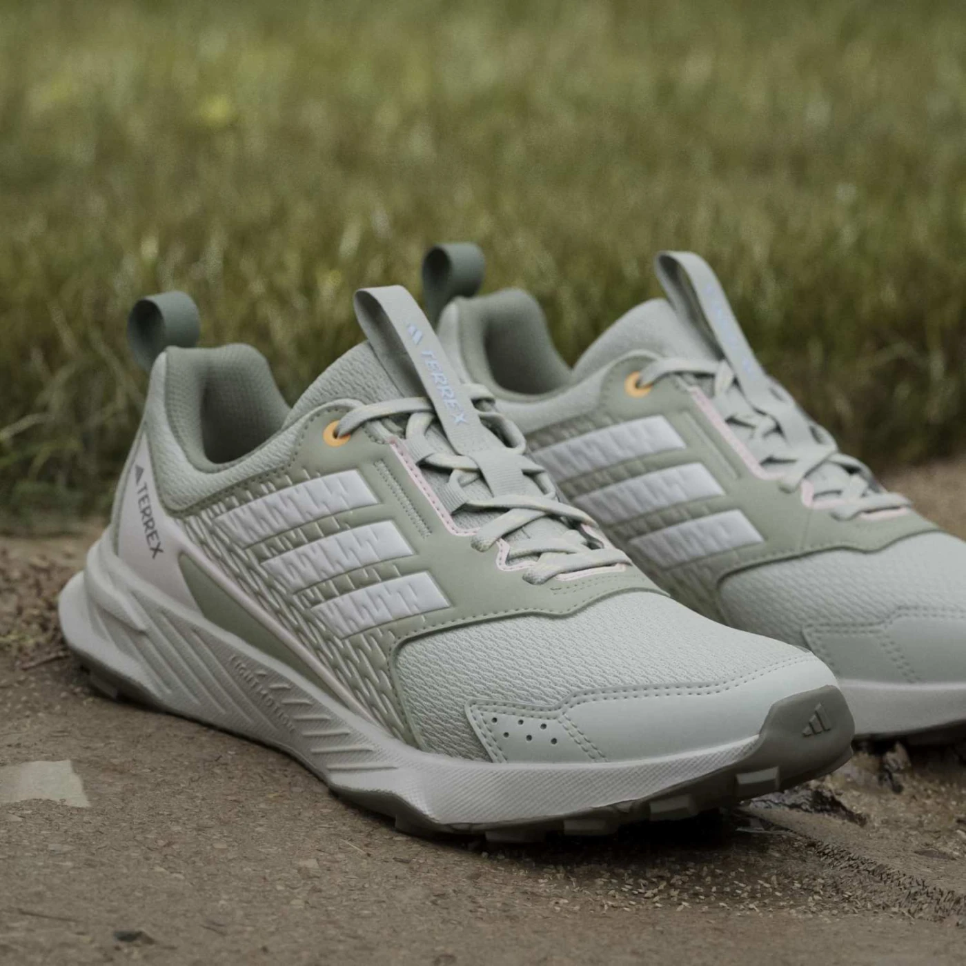 ZAPATILLAS MUJER ADIDAS TREKKING VERDE TRACEFINDER - 2