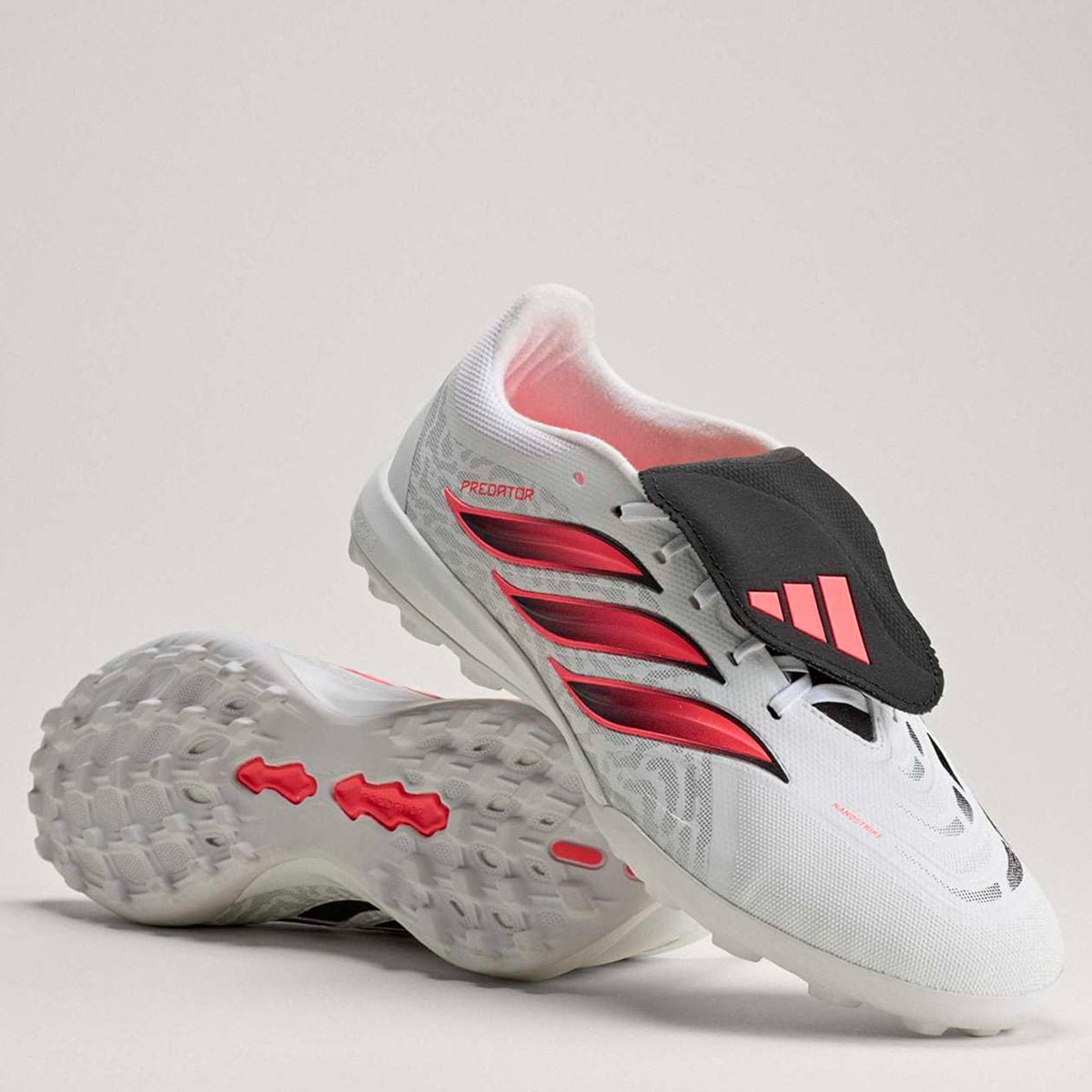 CHIMPUNES HOMBRE ADIDAS PREDATOR LEAGUE PASTO ARTIFICIAL - 2