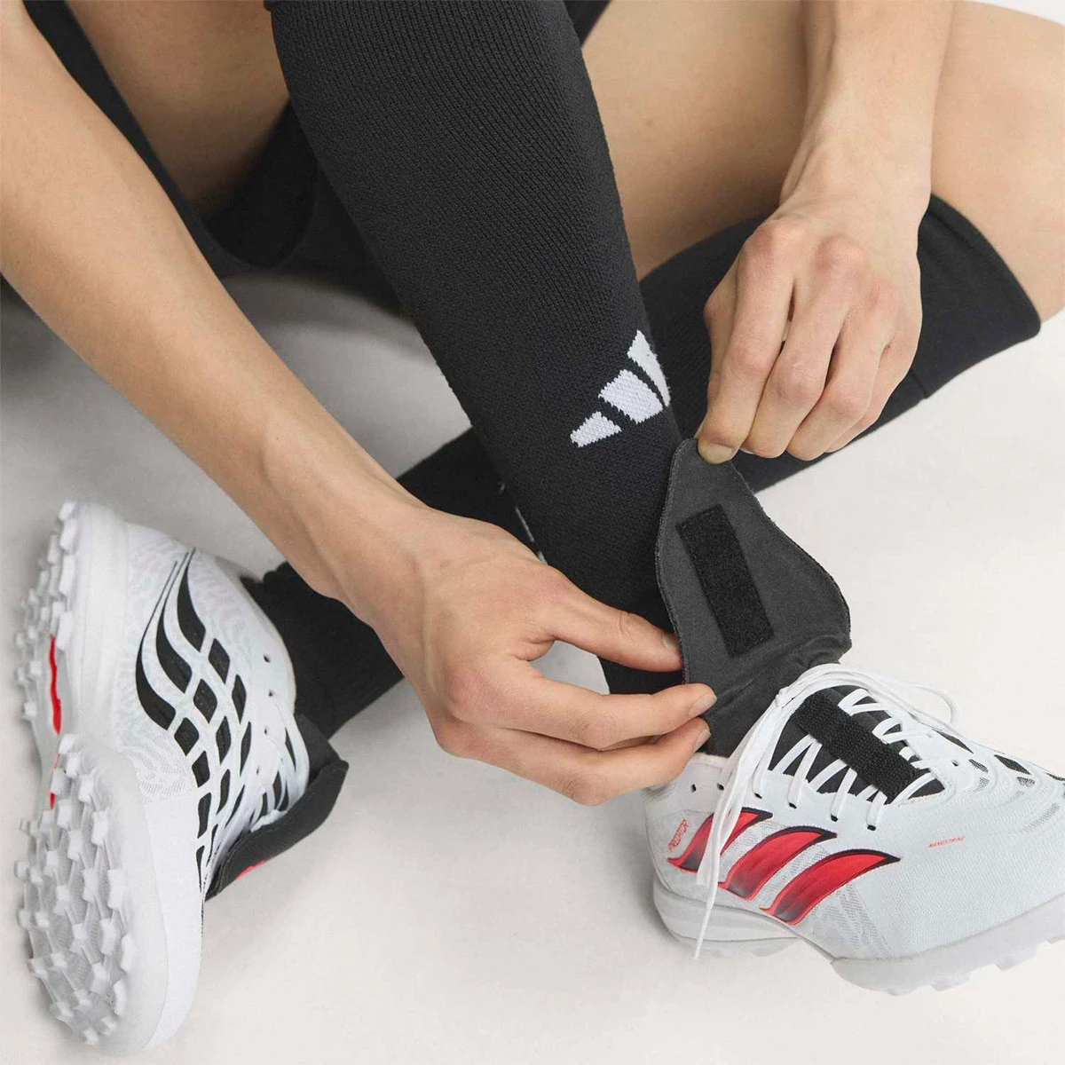 CHIMPUNES HOMBRE ADIDAS PREDATOR LEAGUE PASTO ARTIFICIAL - 4