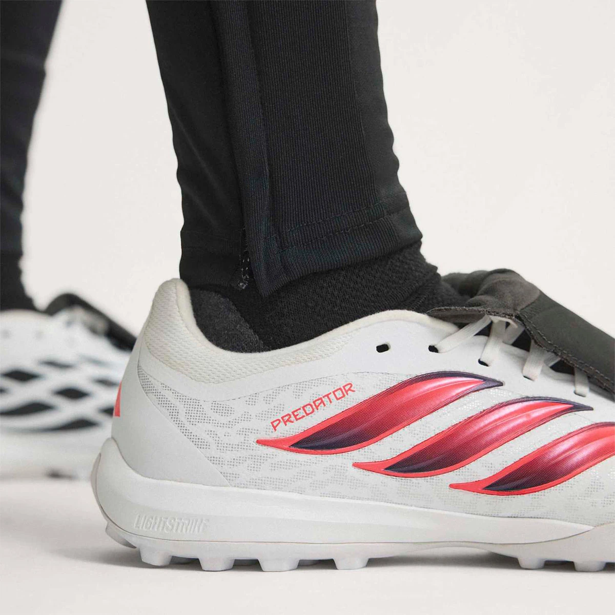 CHIMPUNES HOMBRE ADIDAS PREDATOR LEAGUE PASTO ARTIFICIAL - 5
