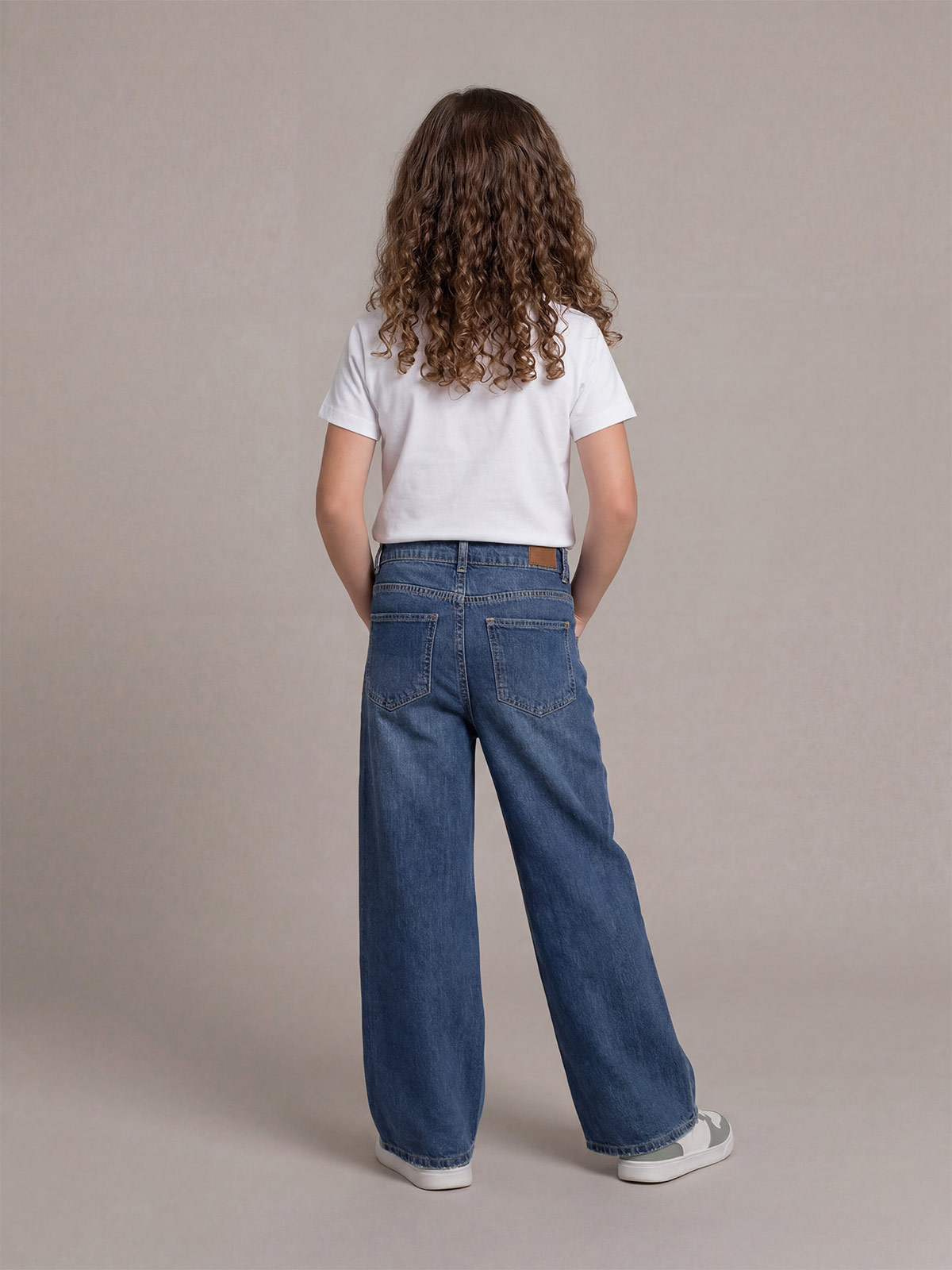 JEAN CON APLICACIÓN STUDS NIÑA HARVEST - 2